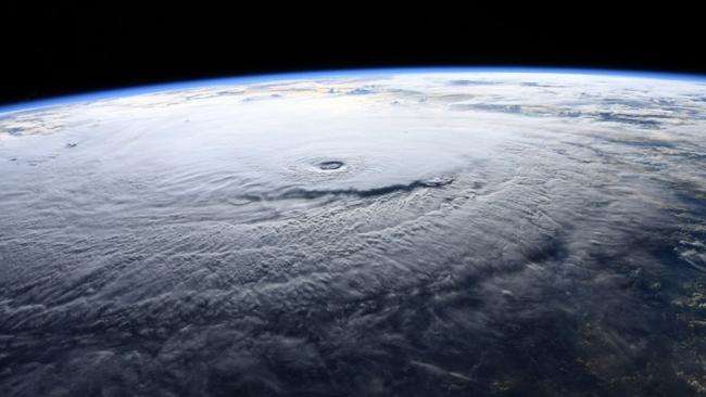 Impressionnante vidéo de l'ouragan LANE filmé depuis l'ISS