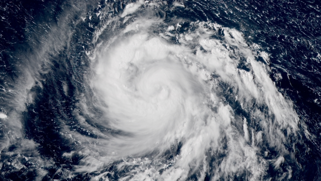 Le typhon MANGKHUT se renforce et se dirige vers les îles Mariannes