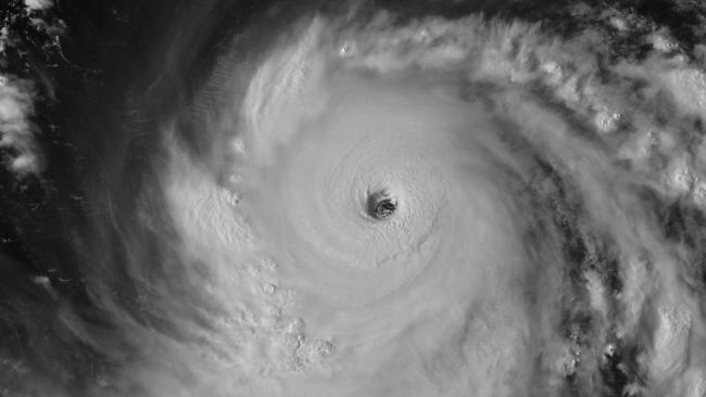 Le typhon MANGKHUT se renforce et se dirige à présent vers les Philippines