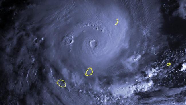 Le dangereux cyclone intense Batsirai en approche finale de Maurice et La Réunion