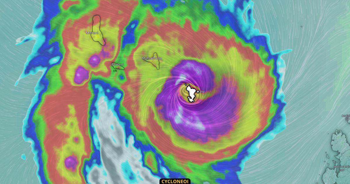 Cyclone intense chido mayotte frappe de plein fouet rafales de 218 kmh releve es 1 