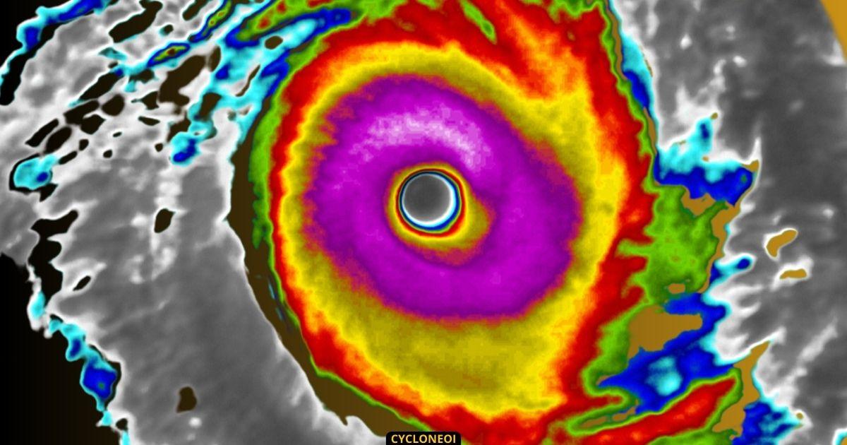 Cyclone intense VINCE : démonstration de puissance et rafales de 295 km/h