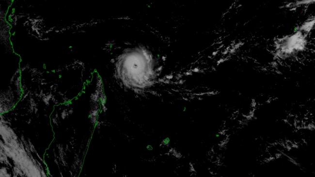 ALCIDE, un petit mais violent cyclone tropical intense