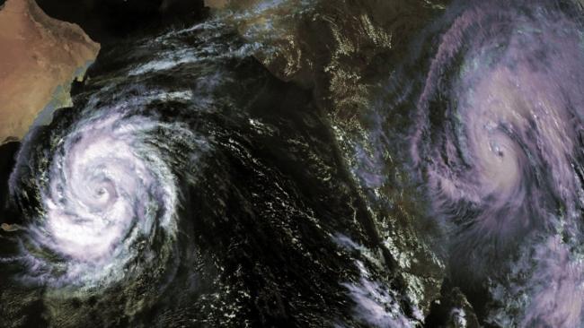 Deux cyclones tropicaux dans l'océan indien nord!