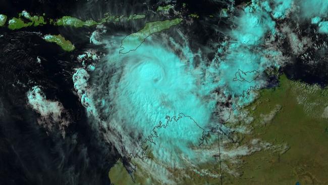 FRANCES est devenu un cyclone tropical