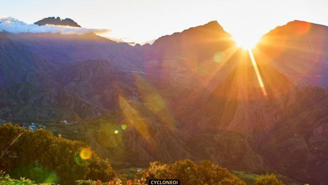 A l'arrière du front froid la fraicheur se fait ressentir sur La Réunion