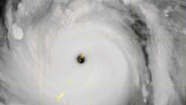 Les îles Saipan et Tinian dans l’œil du terrifiant super typhon YUTU