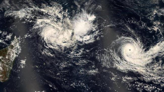 Vidéo : Time lapse de la tempête CILIDA et du cyclone KENANGA