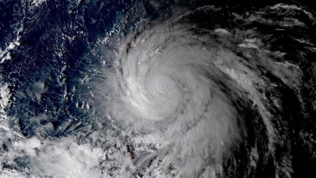 Les îles Mariannes se préparent au pire avec le typhon YUTU